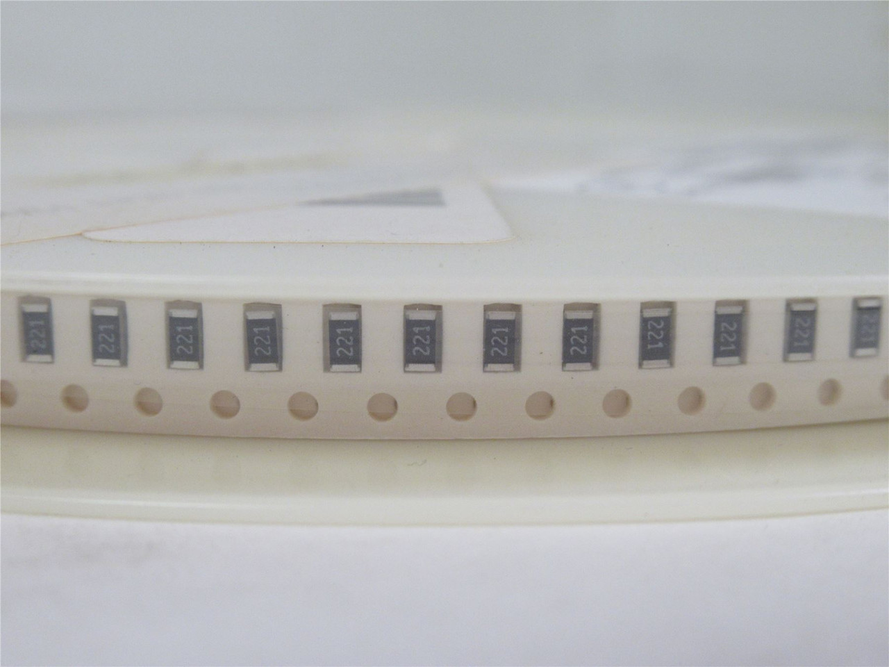 Vishay CRCW1206220RJNEA; Lot-4500 Chip Resistor; 220ohm 1/8W