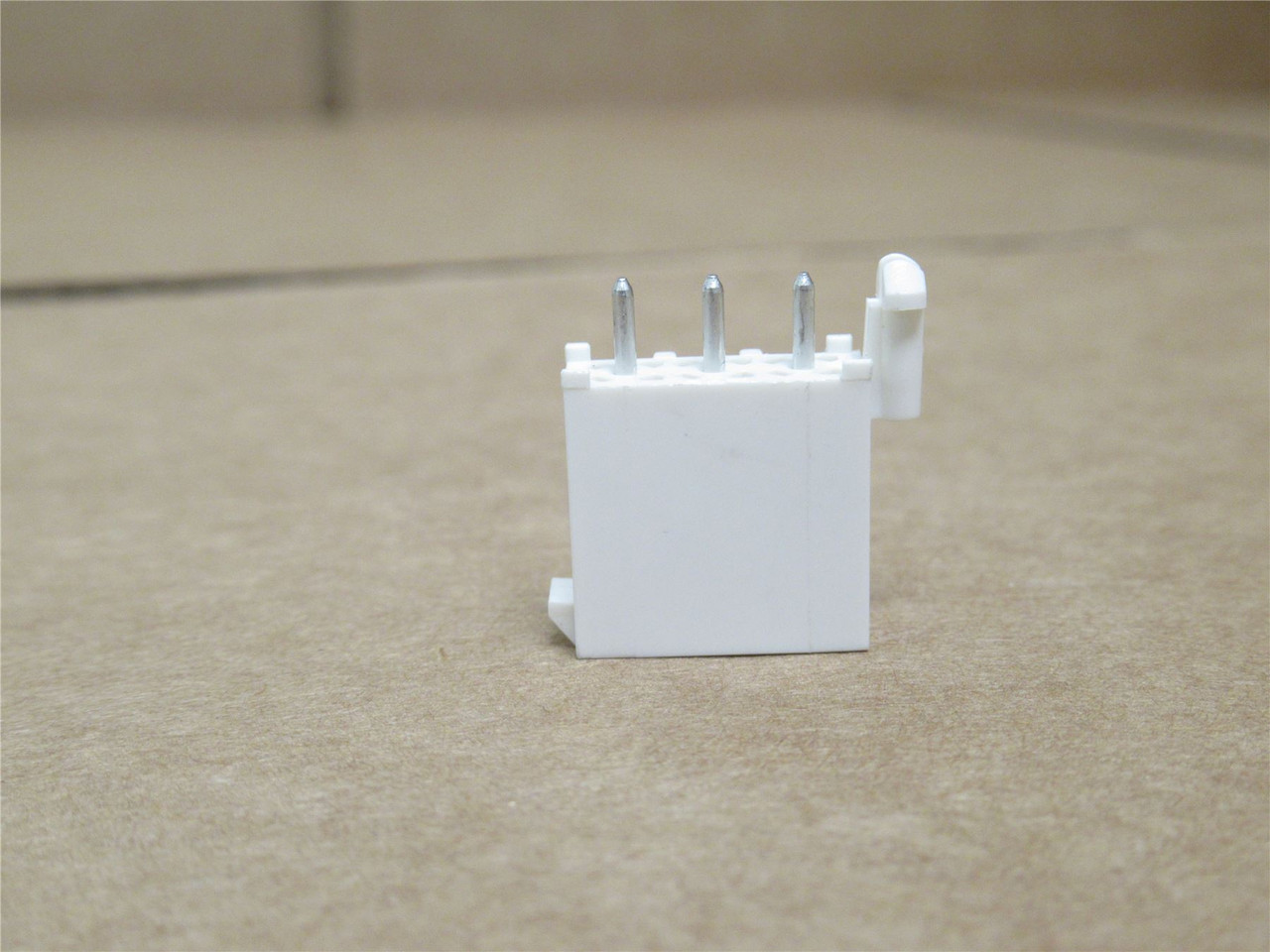 AMP 1-770170-0; Lot-39 Connector Header; 3Pos; 1-Row; 600V