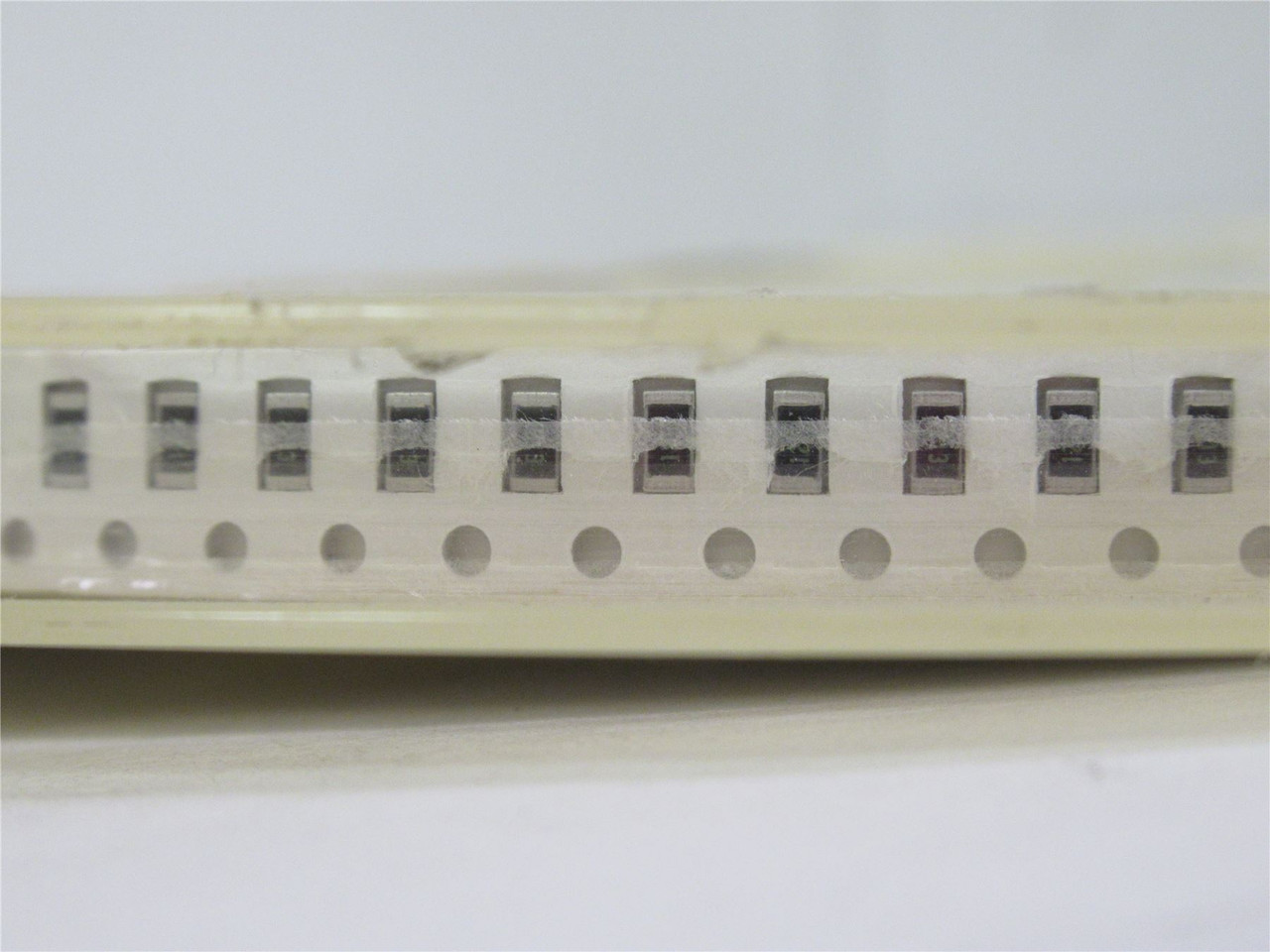 Venkel CR1206-8W-1213FT; Lot-4600 Thin Film Resistors 121kOhm