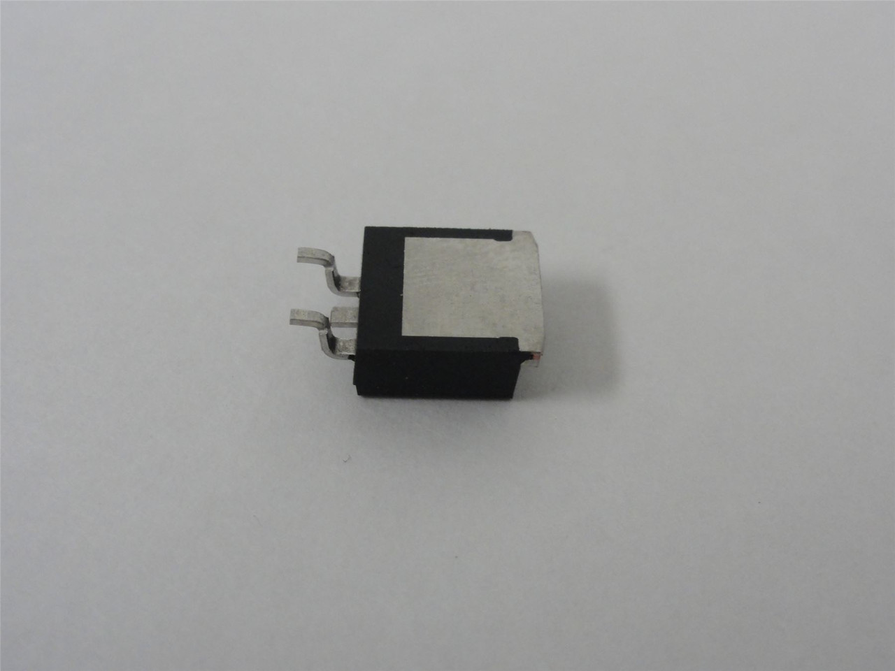 Onsemi 7805CD2T; Lot-28 Voltage Regulators; 5V; 1A