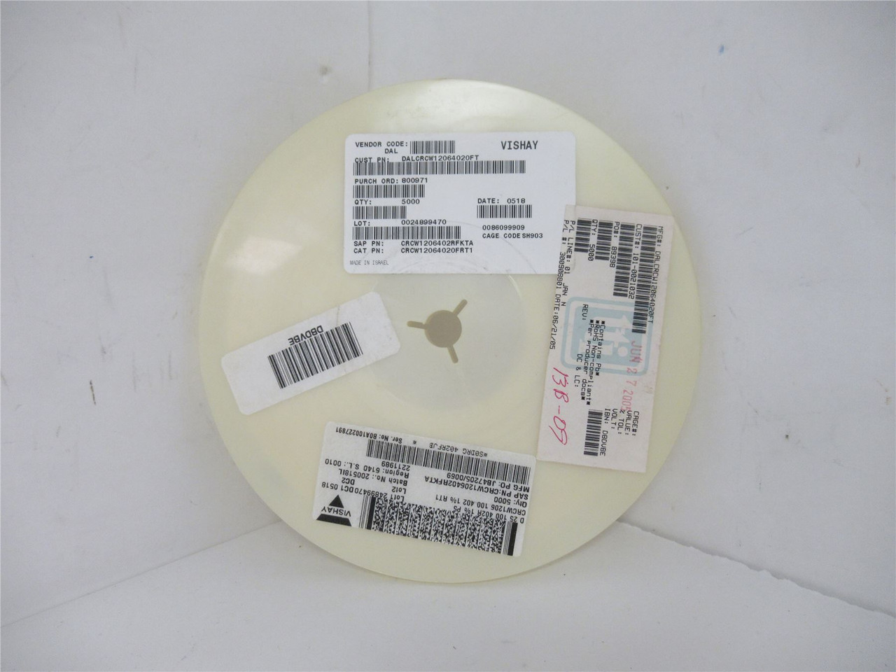 Vishay CRCW12064020FRT1; Lot-5000 Chip Resistor; +-1%