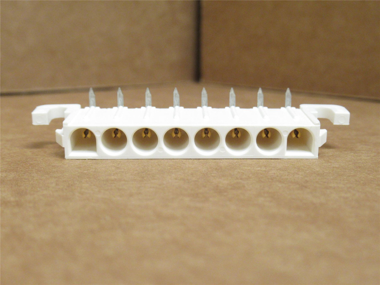 AMP 640584-2; Lot-2; Header Connector; RA; 8Pos; Male Pin