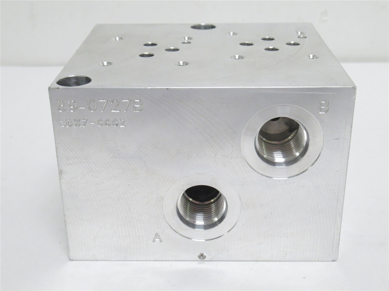 Iowa Fluid 89-0727B; Aluminum DCV Manifold Block