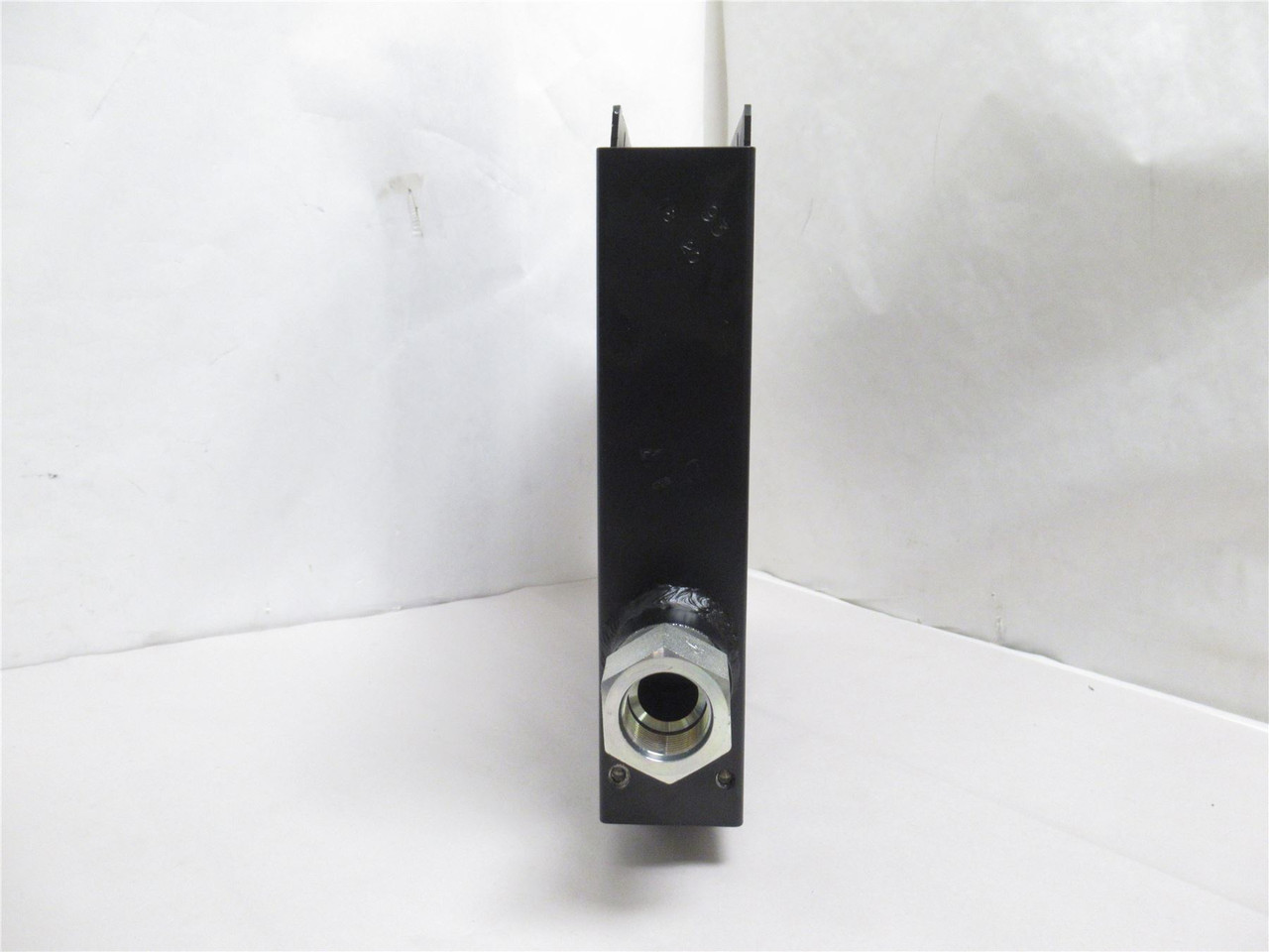 AKG 6892.008.1000; Hydraulic Oil Cooler 4UJD7; 2 To 30GPM