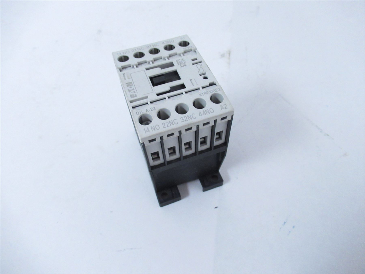 Eaton XTRE10B22A; IEC Control Relay: 120V AC; 10 A; 2NO/2NC