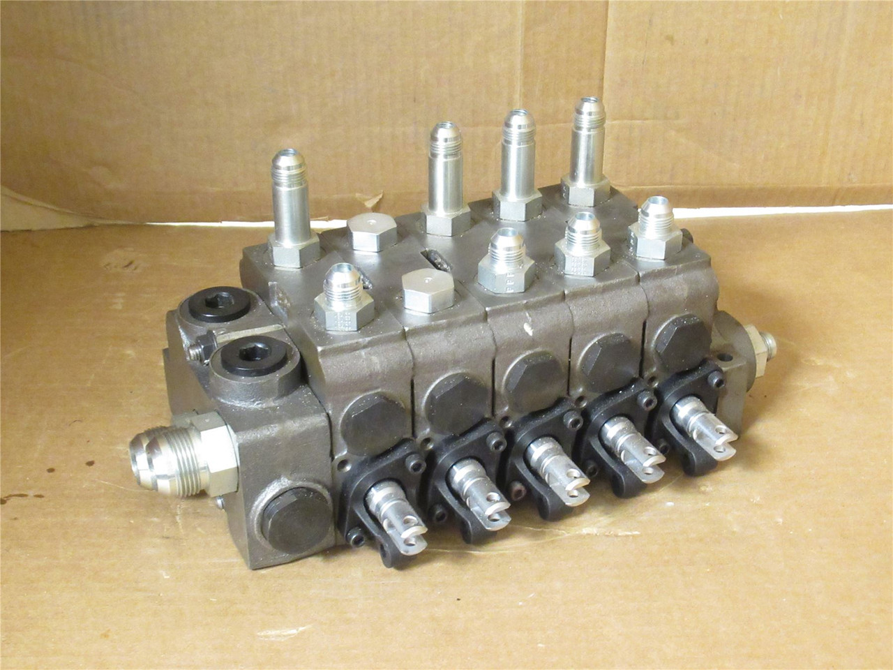 Bright Coop 9123119; Manual Control Manifold; 5-Way/Section