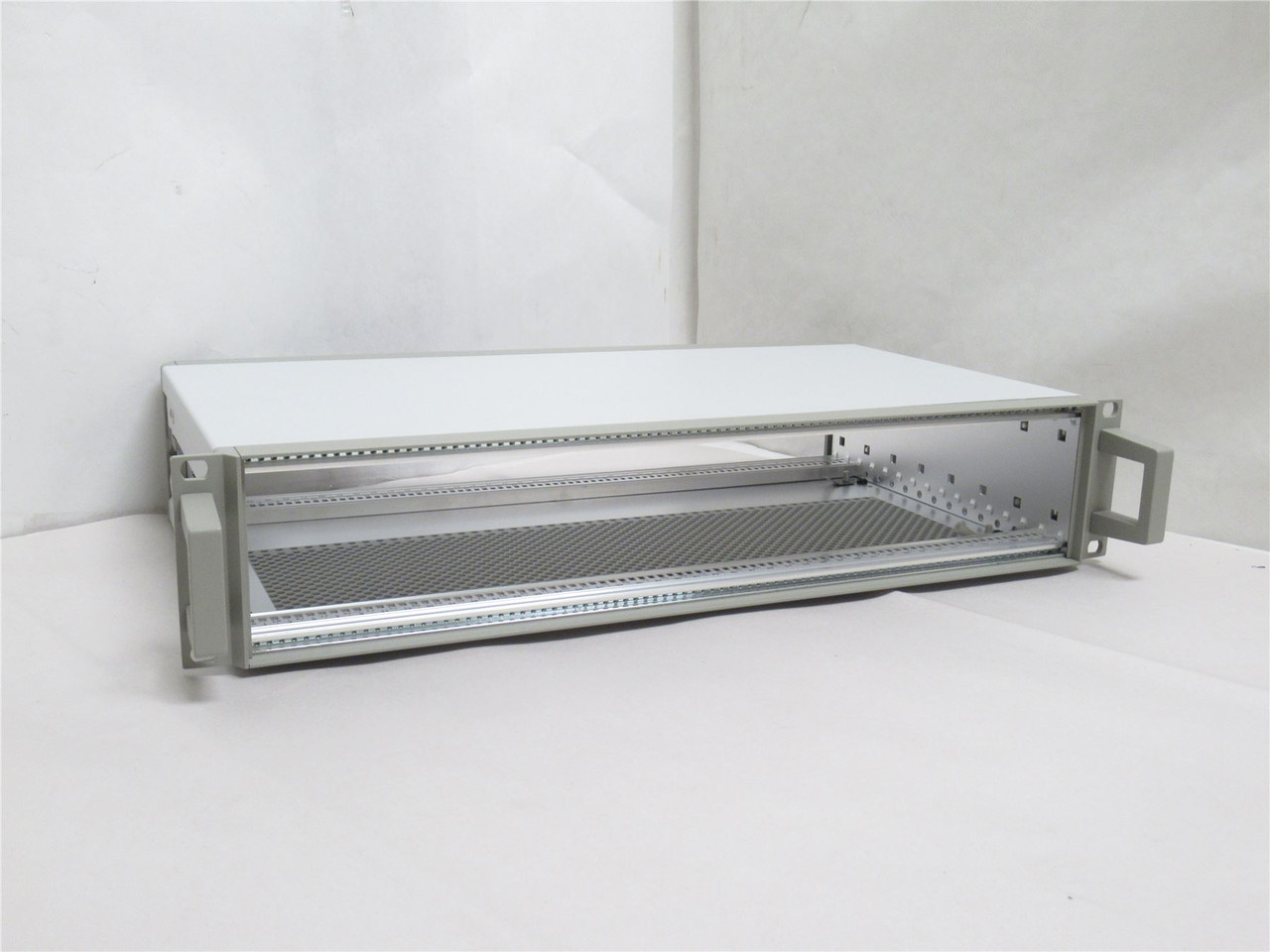 MFG- CAS06181R; Server Rack Mount Case; 17" Inside Width