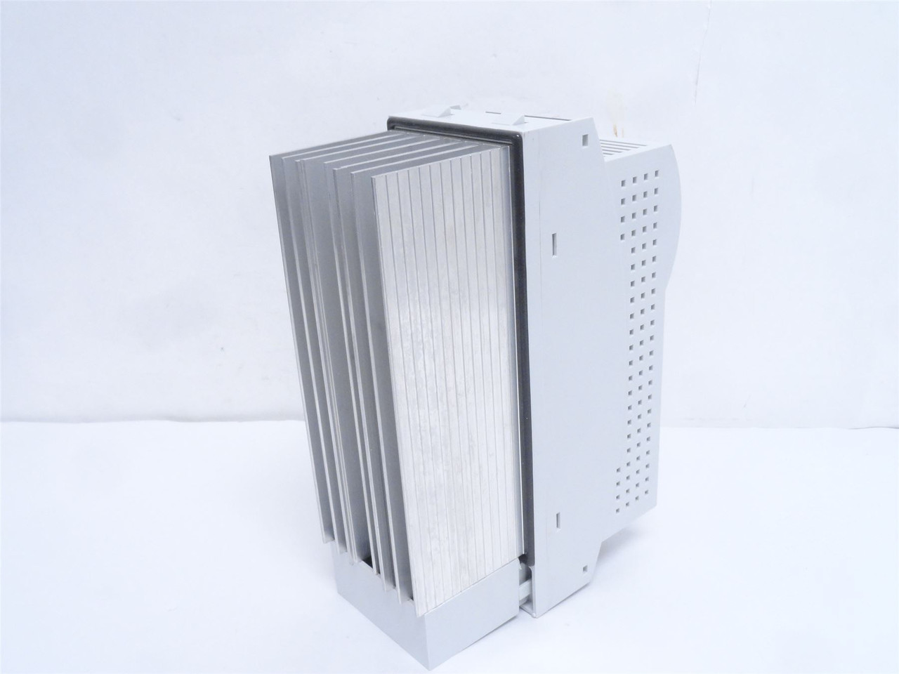 Lenze ECSEM008C4B; Servo Drive 565/675VAC; 4.9/3.9A In