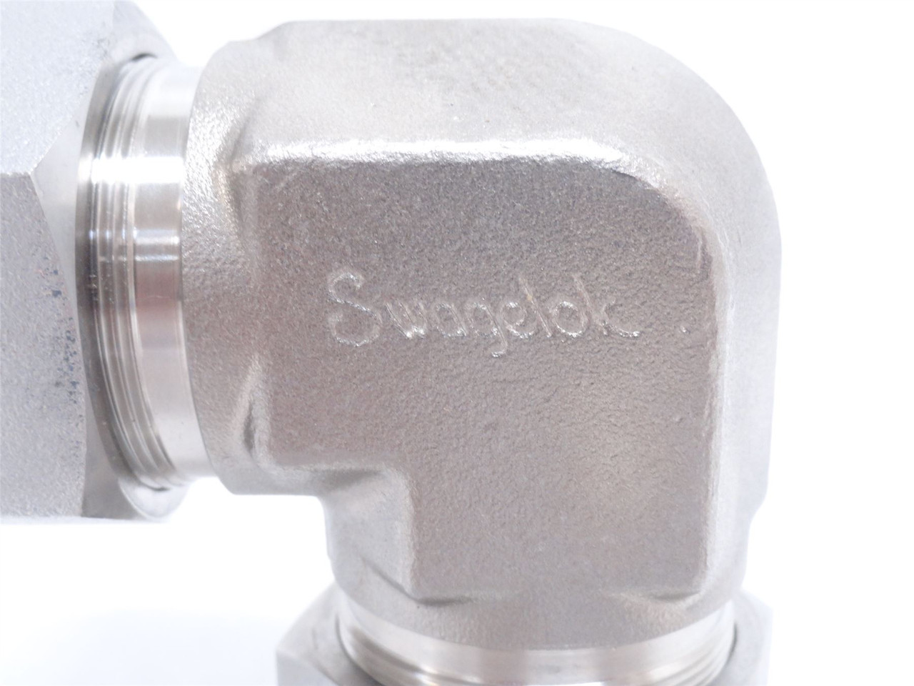 Swagelok SS-2000-9; Tube Elbow; 90Deg; SS-316; Size: 1-1/4"