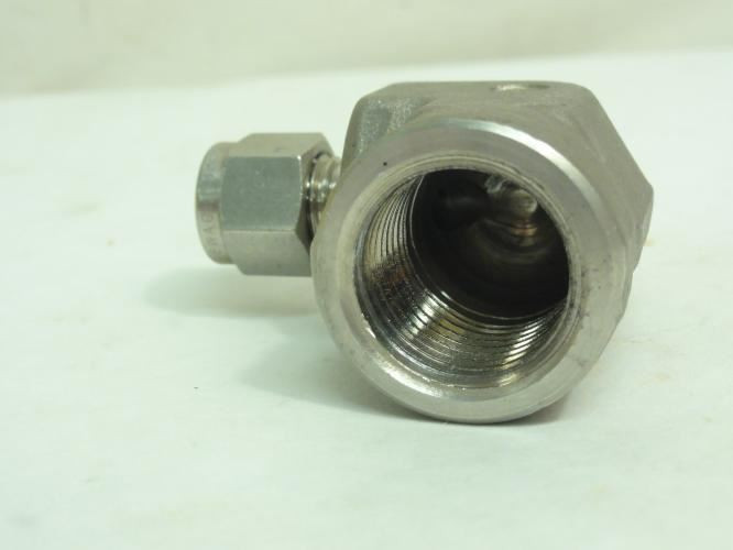 Swagelok SS-810-4-8; Air Elbow SS-316; 90Deg; 1/4" Tube;1/2 FNPT