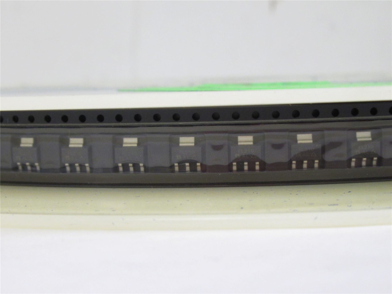 Vishay IRFL210TRPBF; Lot-1500 N-Chan MOSFET; 200V; 0.96A