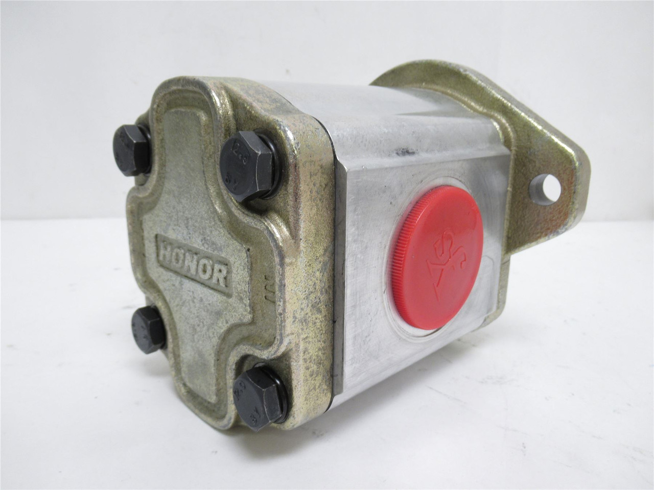 Honor 3GB7U360R; Gear Pump 28.53GPM; 2600psi; 60cc; #24SAE In