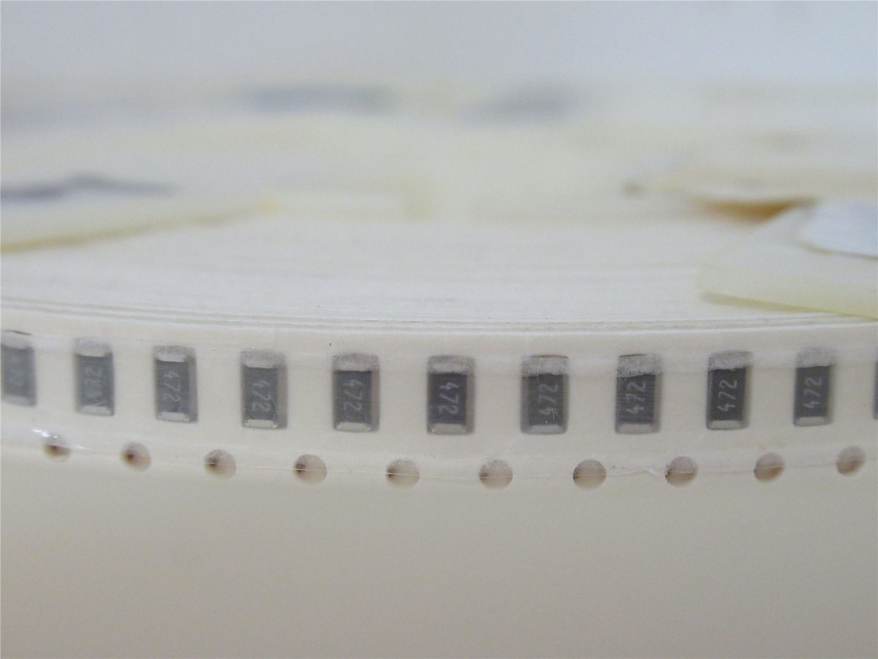 Vishay CRCW1206472JRT1; Lot-2000 Resistor 4.7KOhm