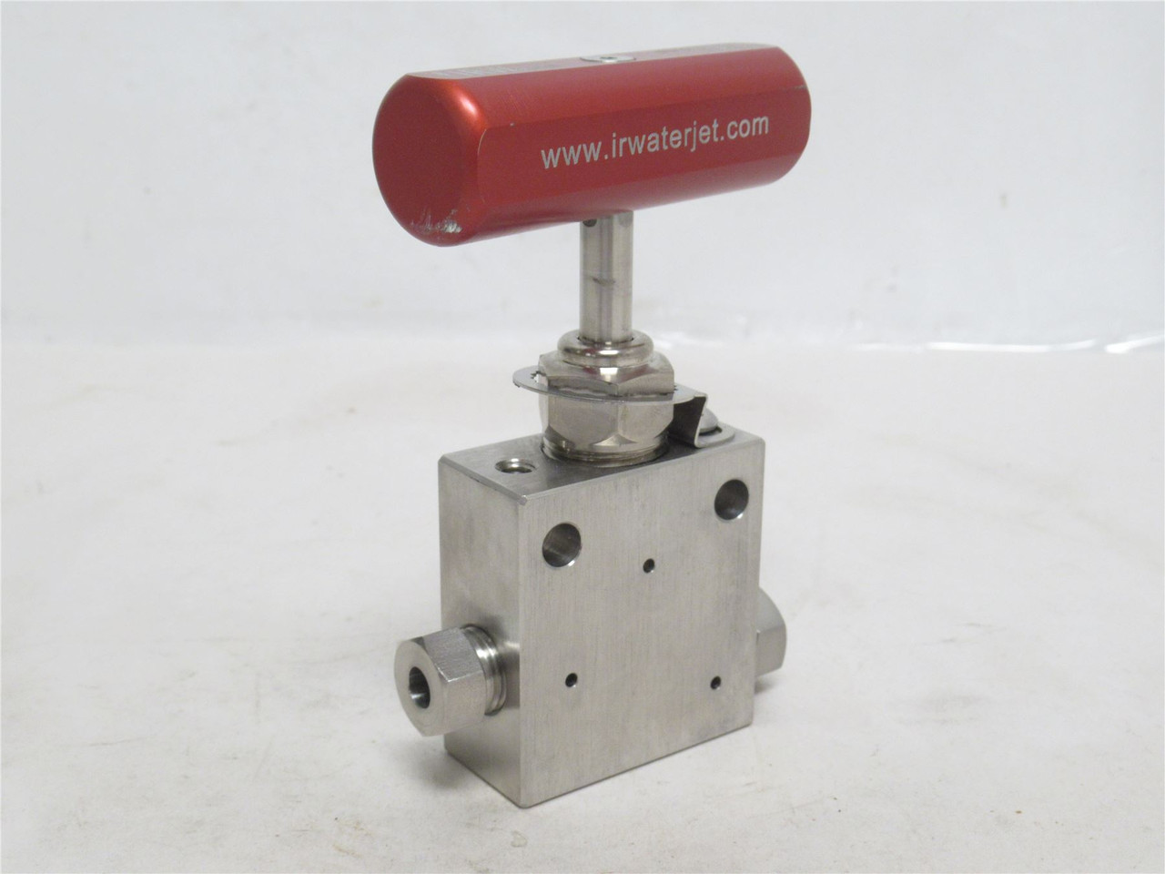 IRWaterjet IRW66NV4S; Straight Valve SS-316; 1/4" Tube; 2-Way