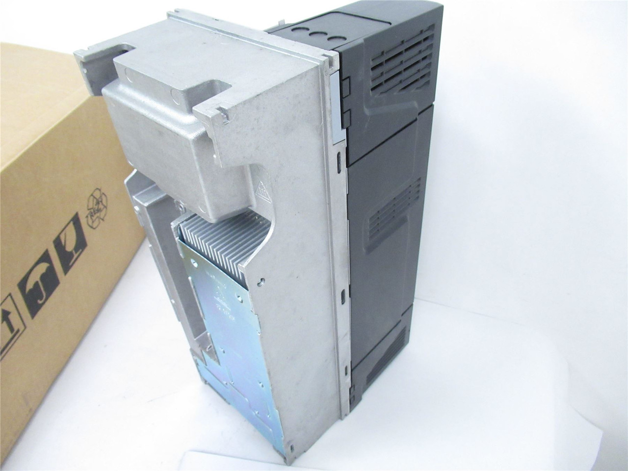 Nidec M200-05400270A10101AB100; AC Drive 20HP IN-480V 29A 3ph