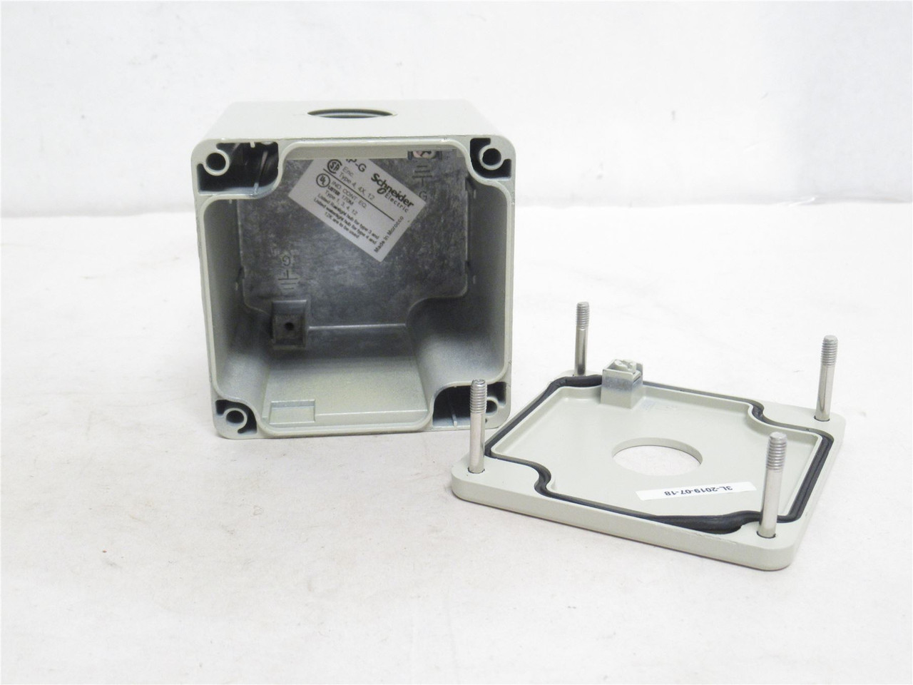 Schneider XAPG19501; Die Cast Empty Control Station 22mm Hole