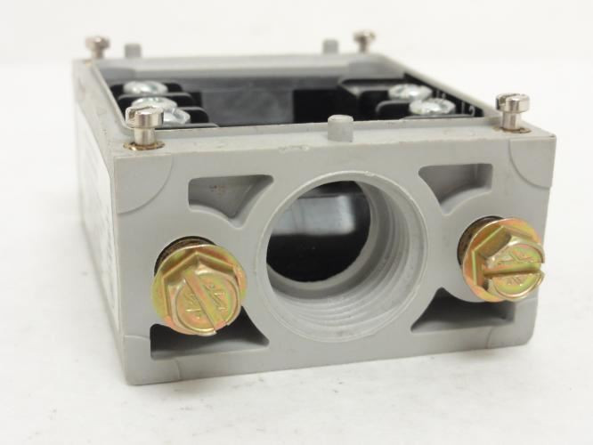 Allen-Bradley 42MTB-5000; Photo Electric Base; No Cover Plate