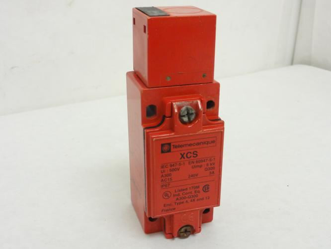 Telemecanique XCS-A703; Safety Interlock Switch; 300VAC; 1 NO; 2 NC