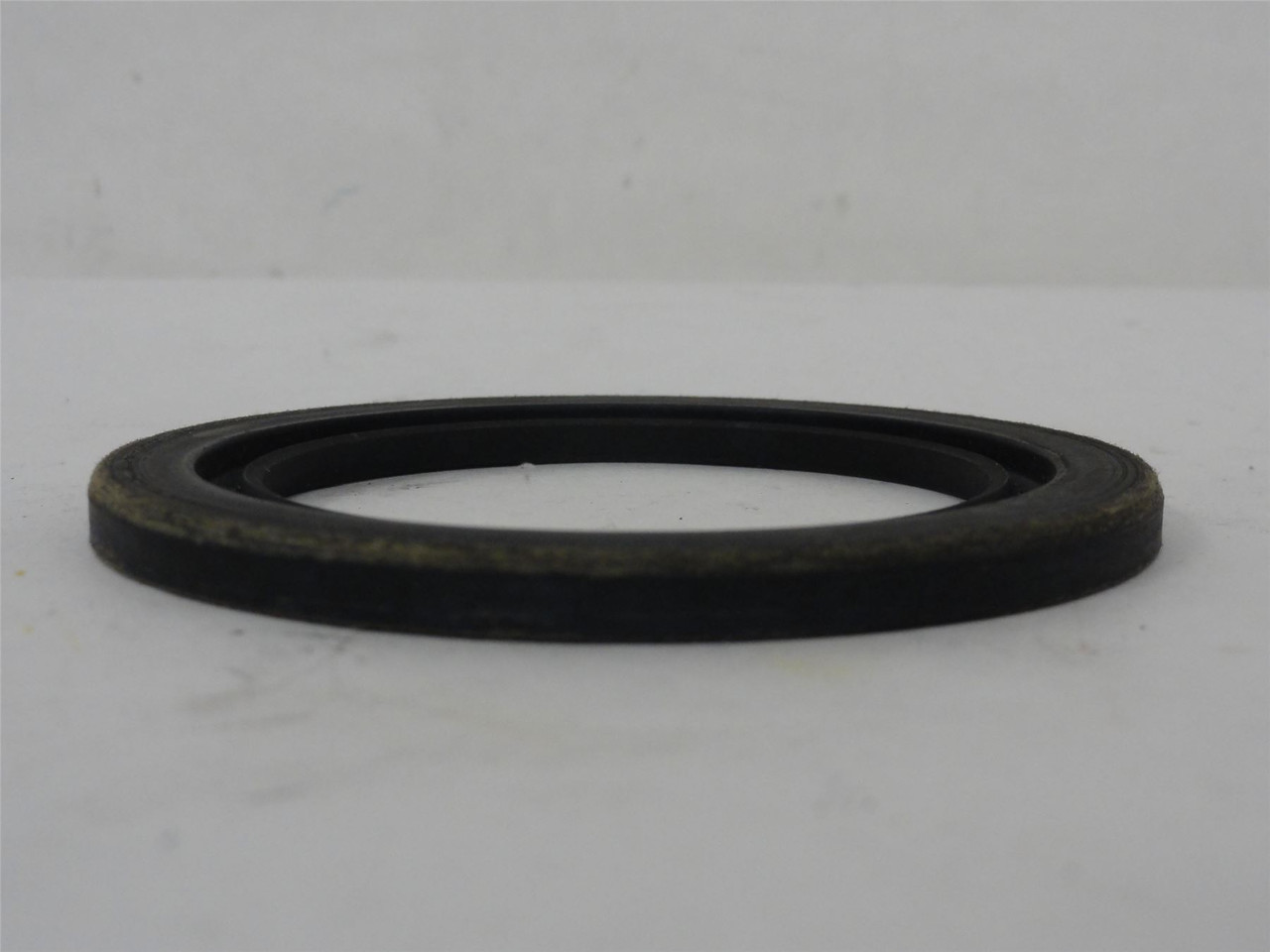 Parker 19736 H1L5; Oil Seal 2.370" ID; 3.376" OD; 0.218" W