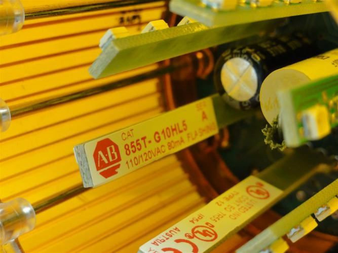 Allen-Bradley 855T-G10HL5; Stacklight; Amber 110/120VAC; Flashing LED