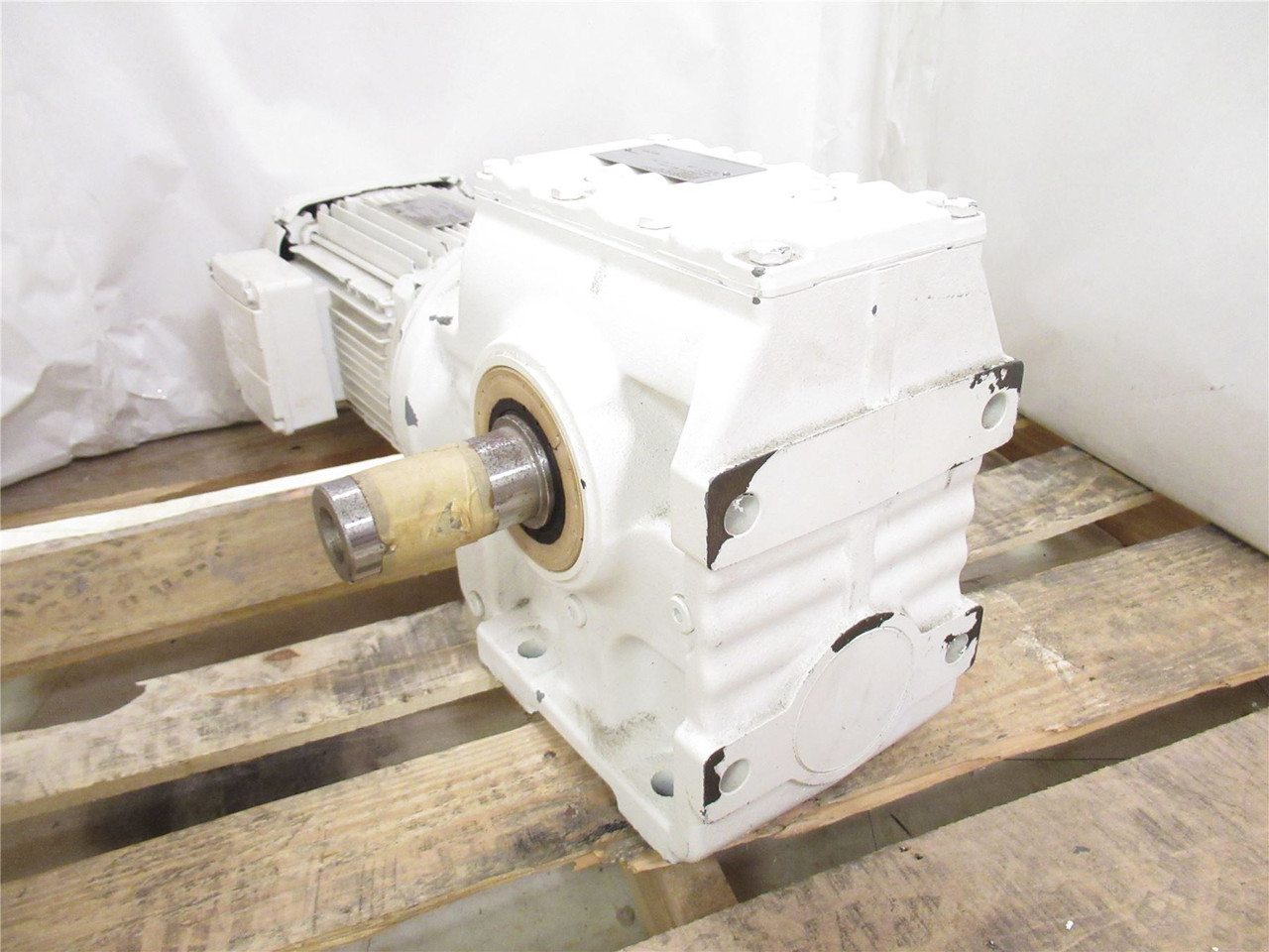 SEW S77DRN90L4/DH; Gearmotor 190:1 Ratio; 2HP; 230/460VAC; 3P