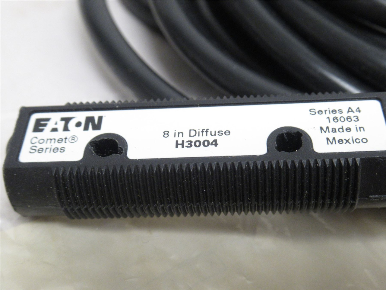 Eaton H3004; Diffuse Photo Sensor; 10-30VDC; 15' Cable