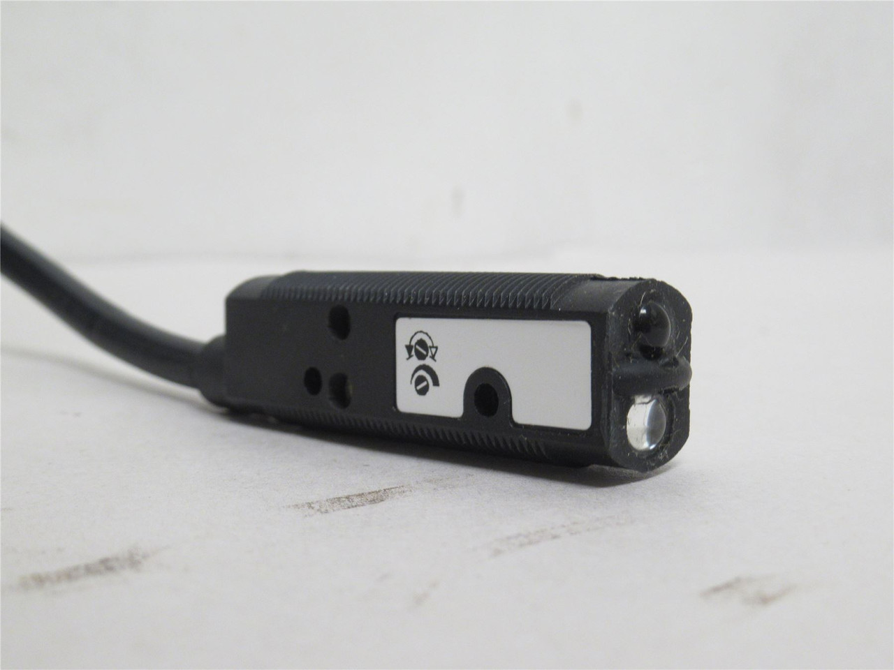 Eaton H3004; Diffuse Photo Sensor; 10-30VDC; 15' Cable