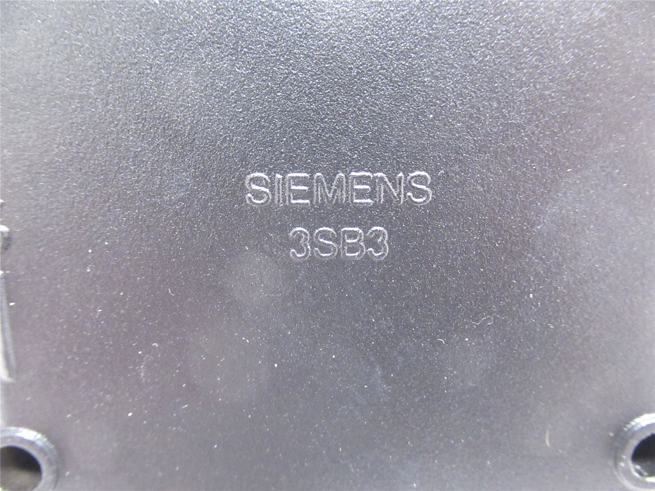 Siemens 3SB3801-2AA3; Metal Command Device Enclosure; 22mm