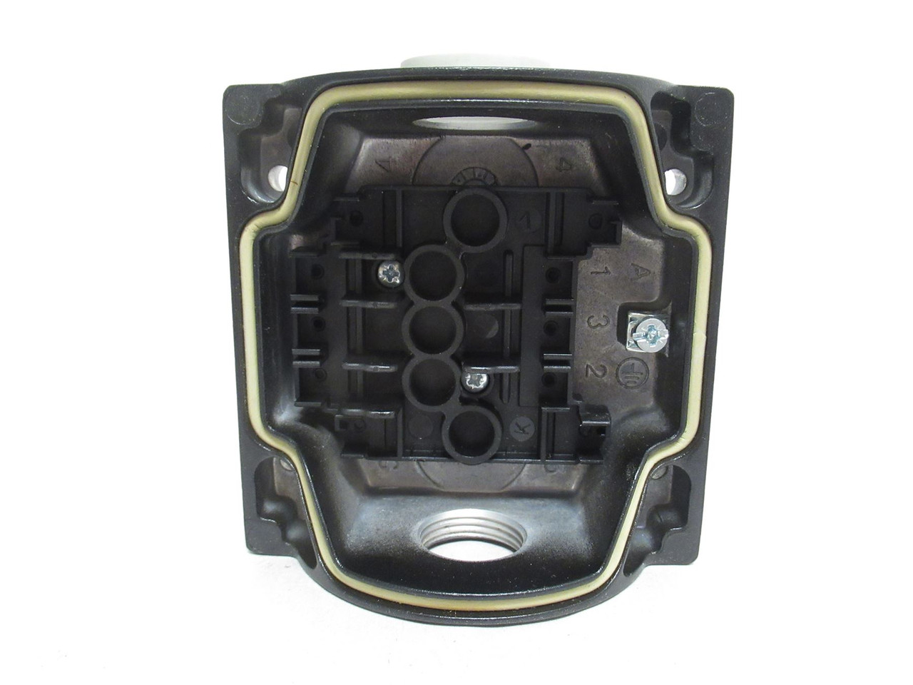 Siemens 3SB3801-2AA3; Metal Command Device Enclosure; 22mm