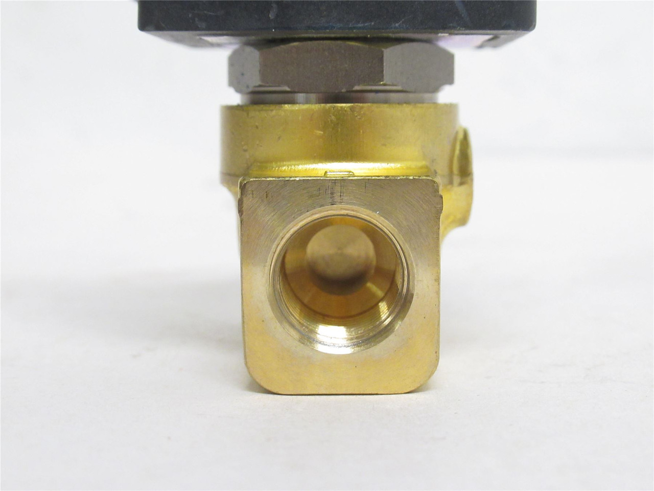 Parker E121K0302; Brass Solenoid Valve; 1/4NPT; 24VDC; 2-Way