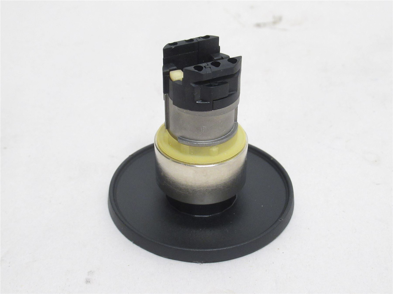 Siemens 3SB35001QA11; Mushroom Head Push Button; 22mm; IP67