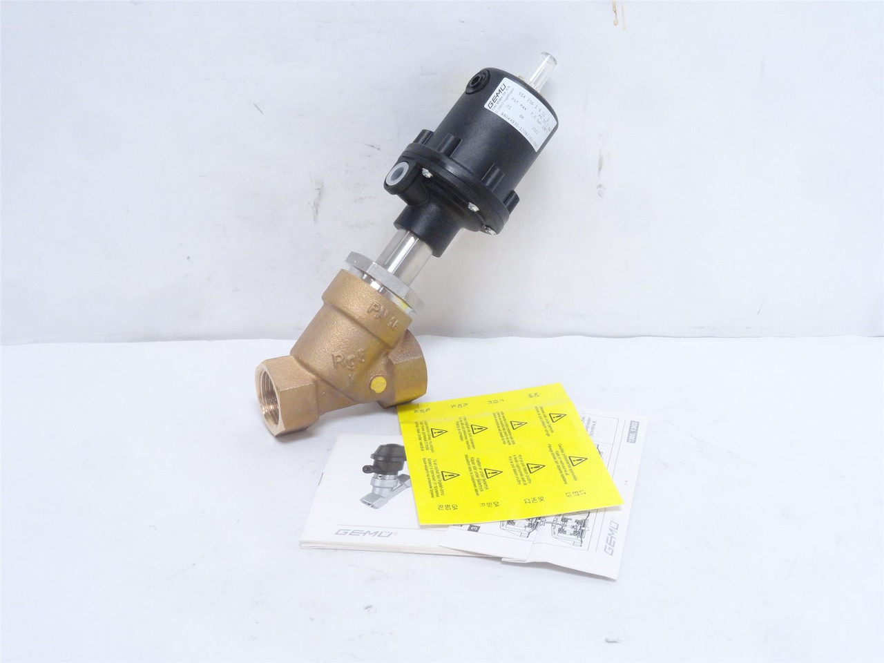 Gemu 554-25D-1-9-51-3; Angle Seat Globe Valve; 1NPT 88044930