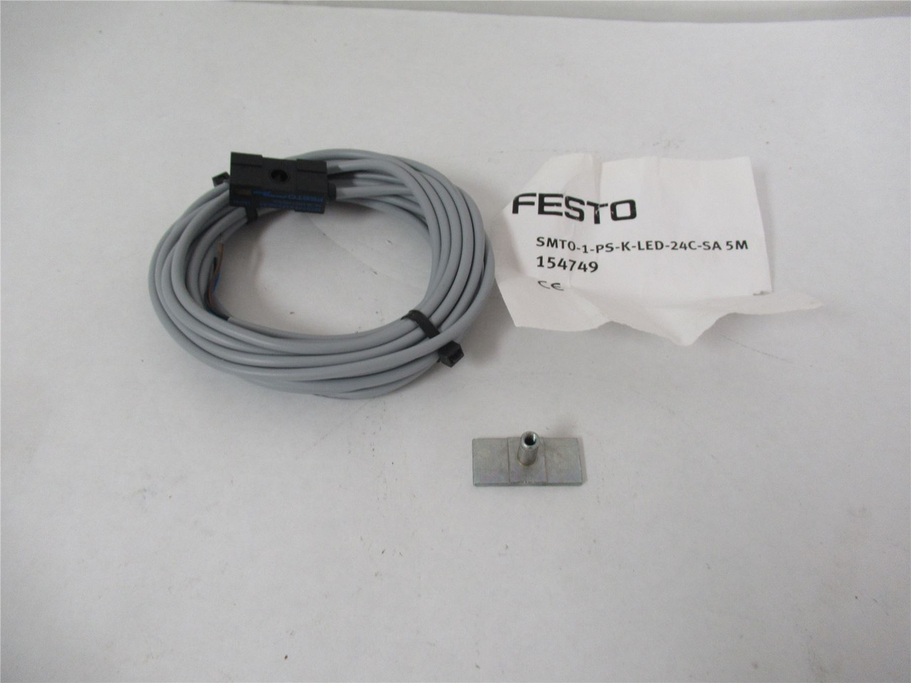Festo SMTO1PSKLED24CSA; Poximity Sensor 24VDC 2 Position PNP