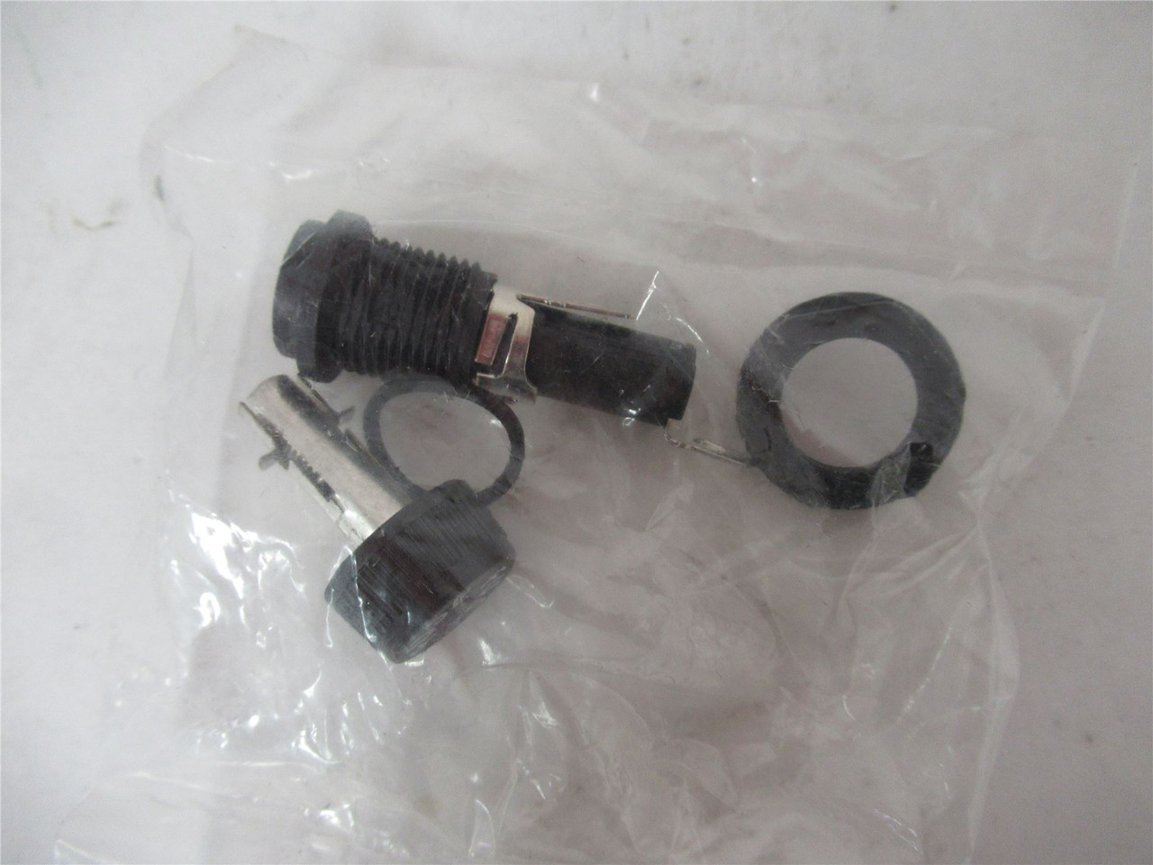 Bussmann HTB22MR; Lot -2 Panel Mount Fuseholder 15A 250V