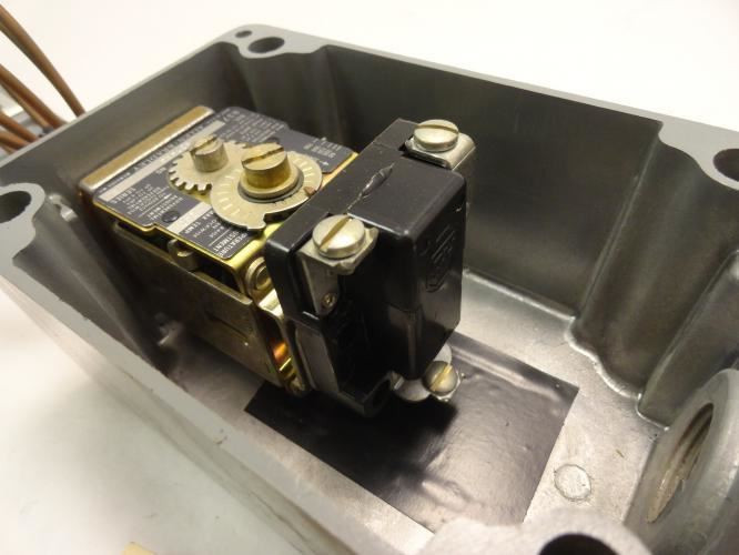 Allen-Bradley 837-A4; Tempearture Switch; 60-190 Degrees