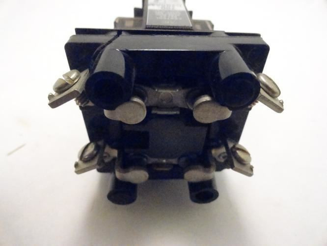 Allen-Bradley 700-C200A10; Control Relay; 20Amp 600V Coil 208V