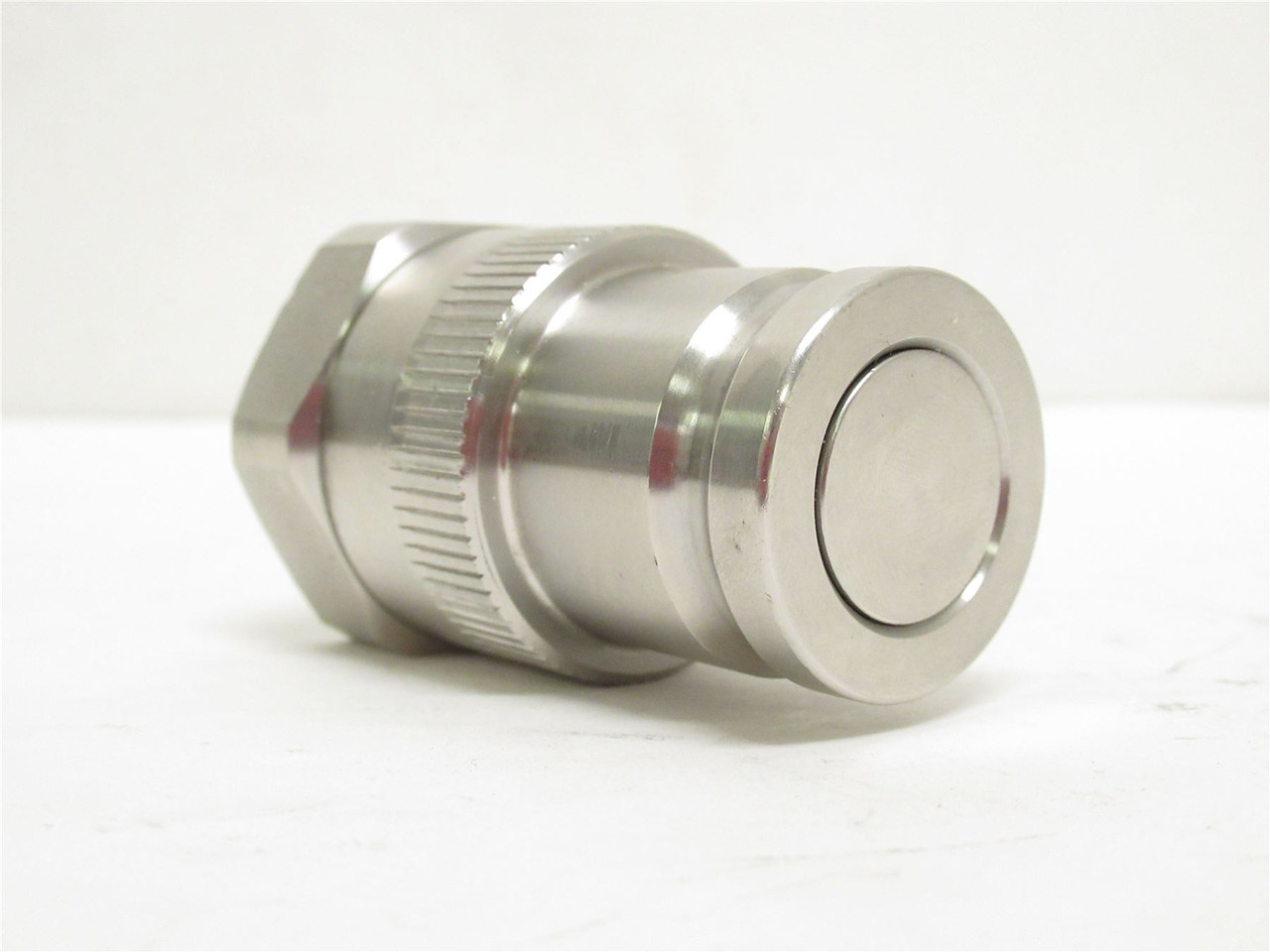 Parker S71-3N8-8EFV; Non-Spill Push-to-Connect 1/2NPT; SS-316