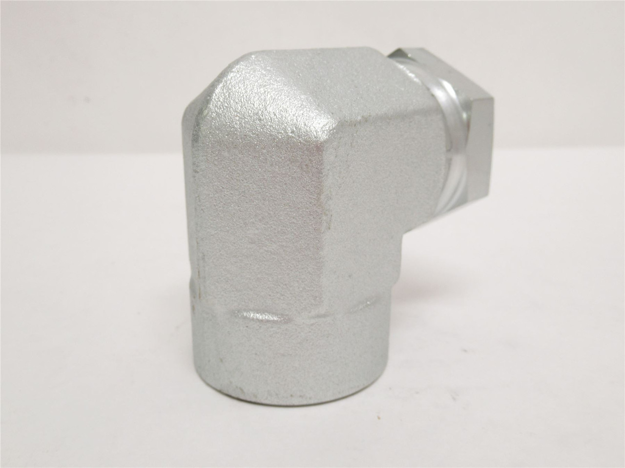 Eaton 2048-20-20S; Elbow 1-1/4"NPSM Female 1-1/4"NPTF Female