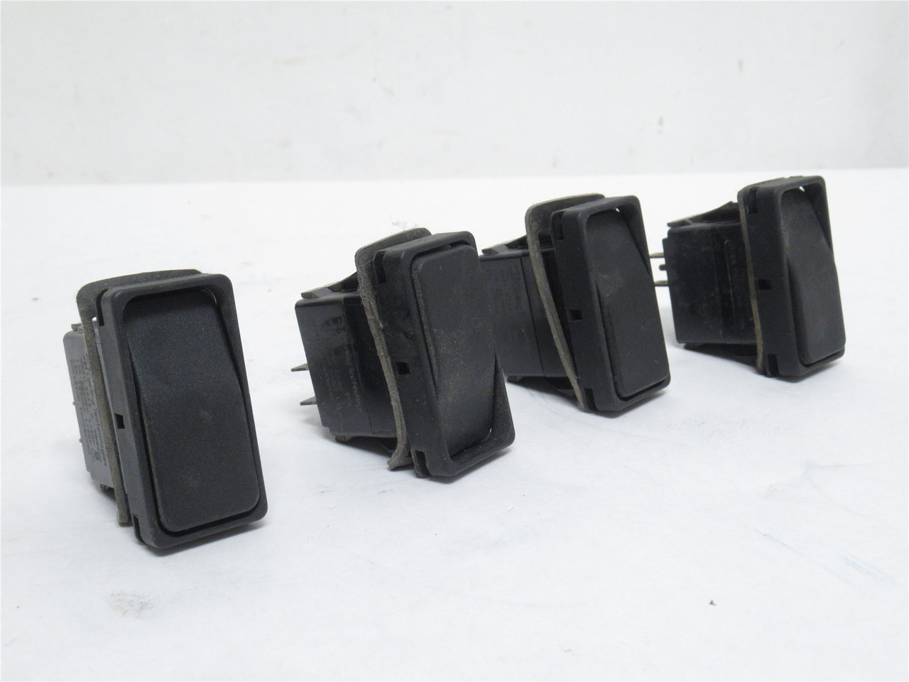 Carling VA51-0818-R; Lot-4 Rocker Switches 10A; 250VAC