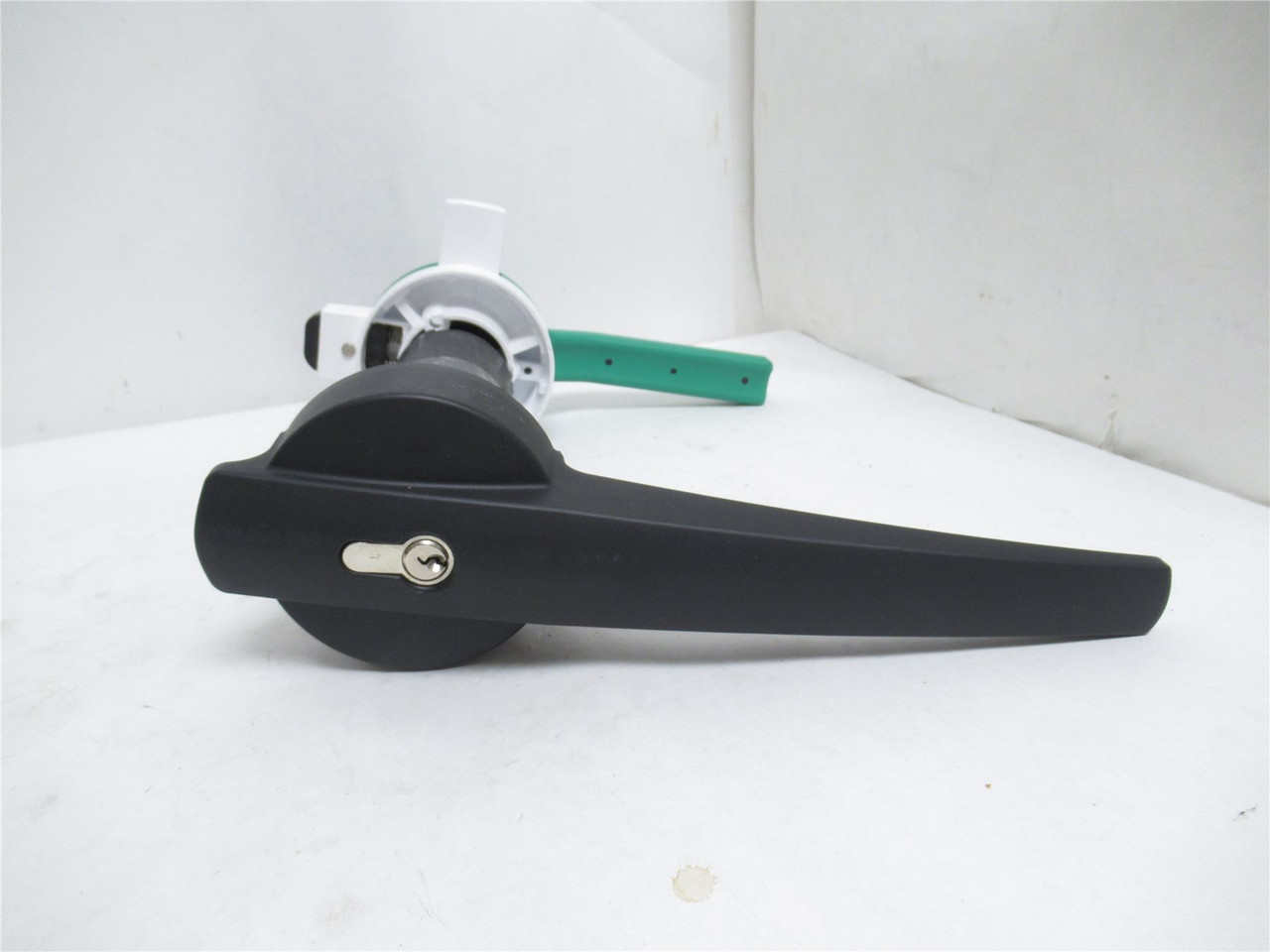 MFG- 305470F; Freezer Night & Day Latch; Right