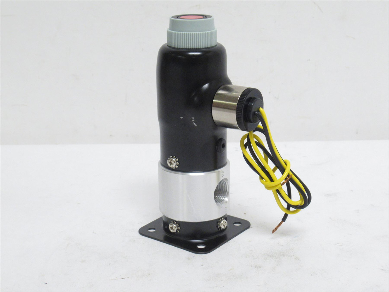 KOGANEI 25030; Directional Air Valve; 3/8NPT; 0.9MPa; AC100V