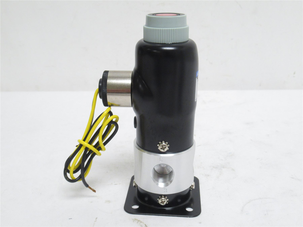 KOGANEI 25030; Directional Air Valve; 3/8NPT; 0.9MPa; AC100V