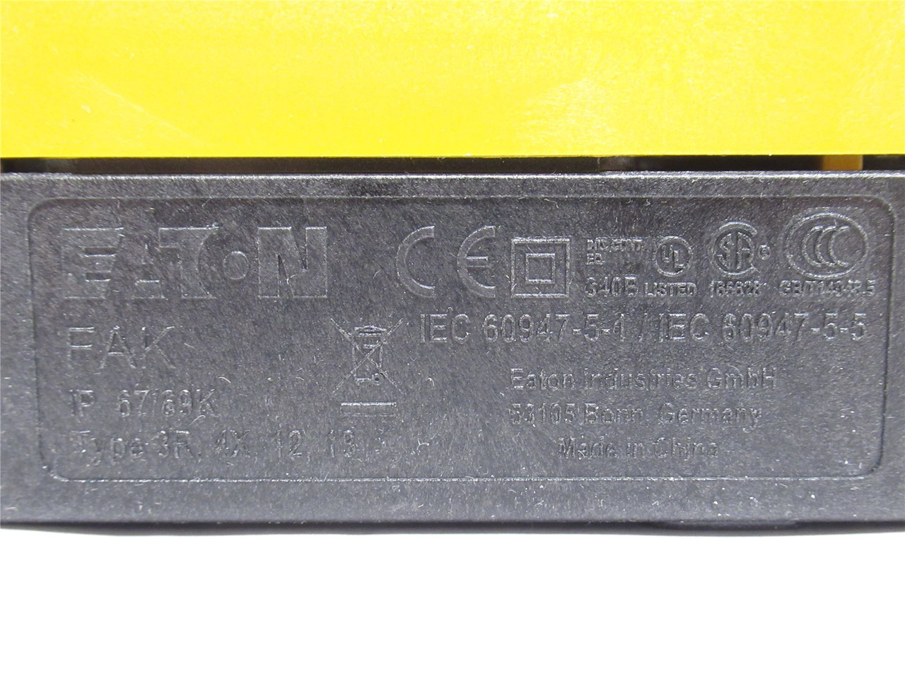 Eaton FAK-R-V-KC11-IY; E-Stop Palm Switch; 1-NO; 1-NC; 22.5mm
