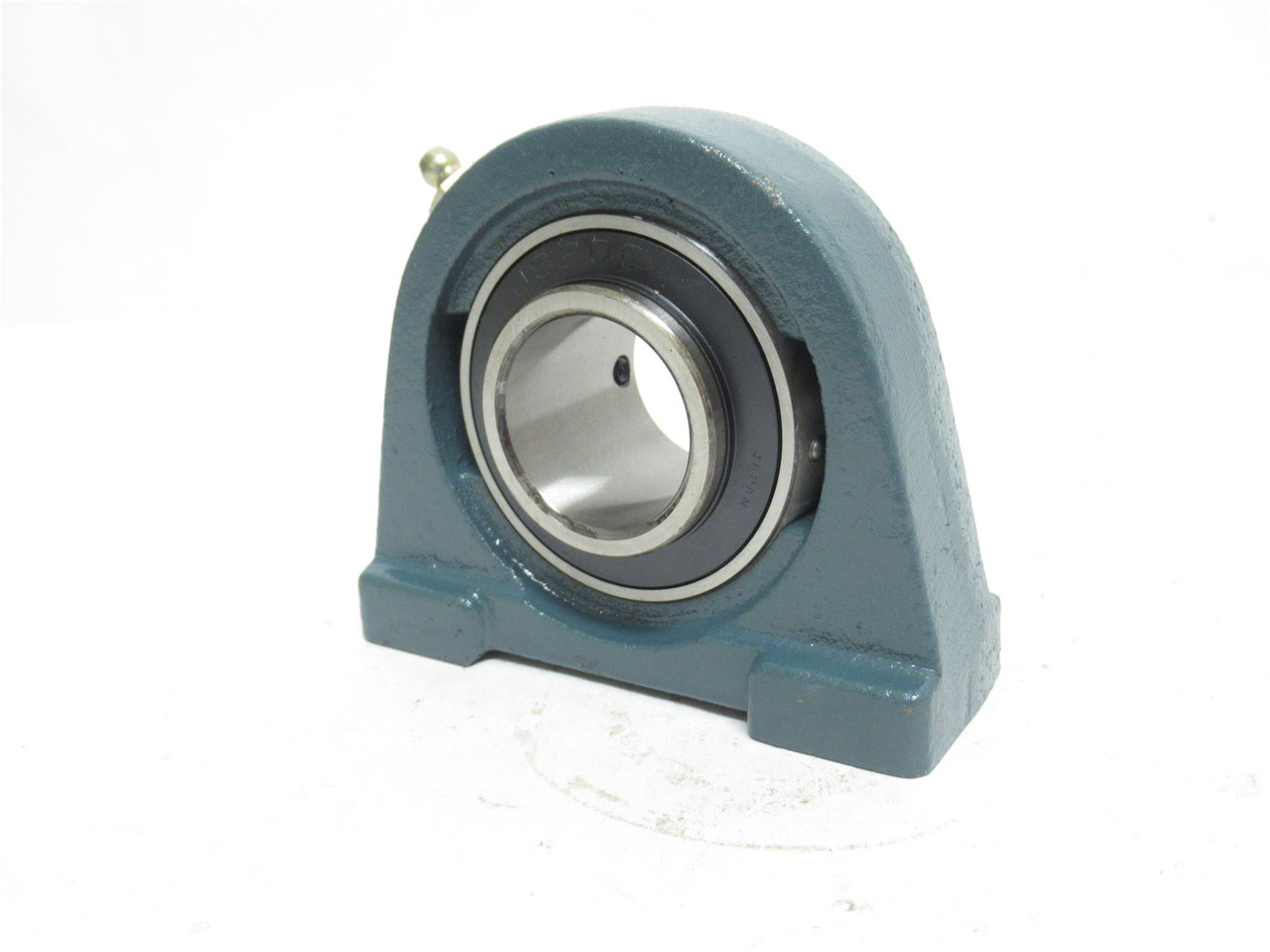 AMC UCTB206-20; Tapped Base Pillow Block Bearing; 1-1/4"ID