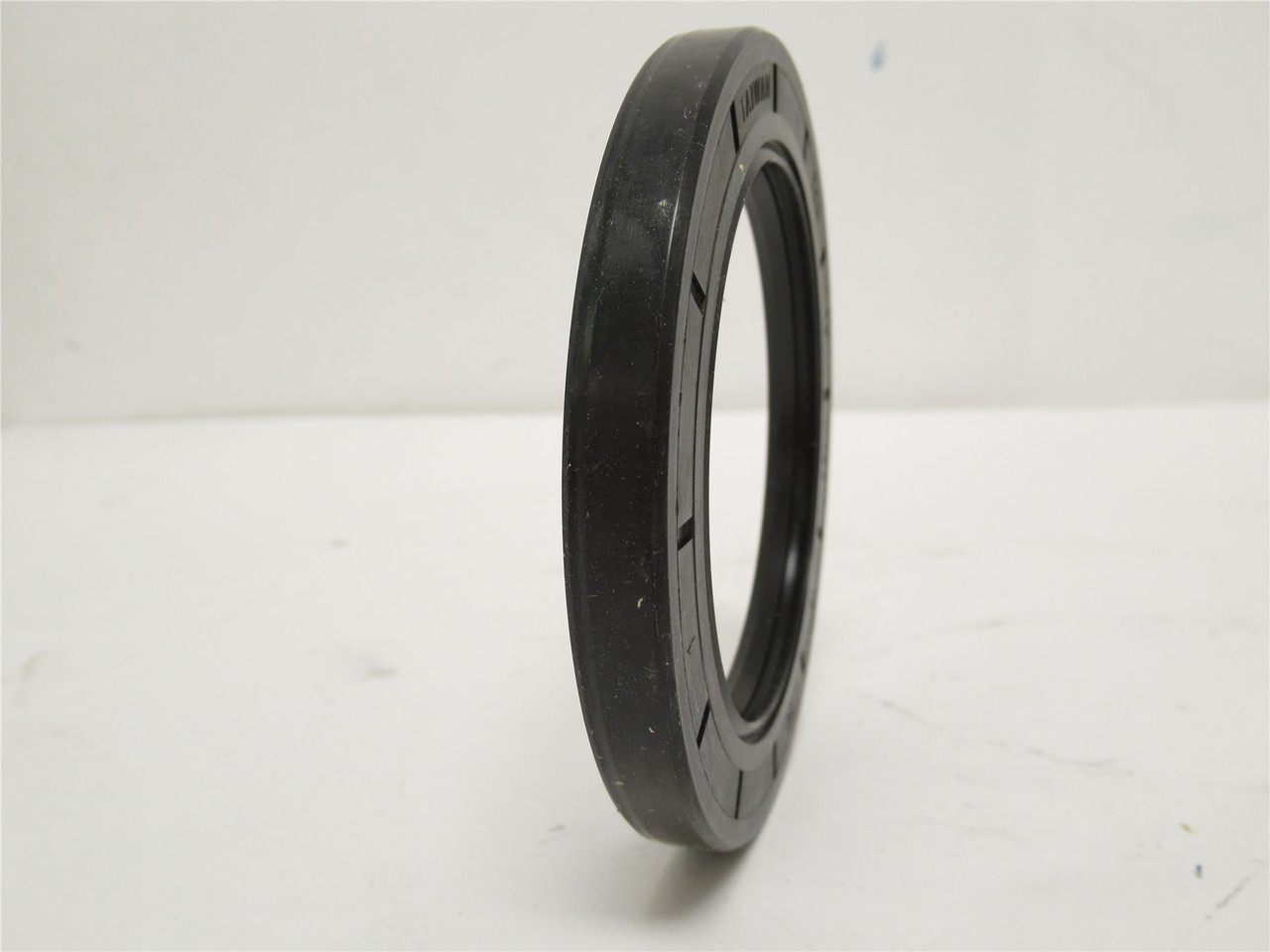 TCM 70X100X10VTF-BX; Oil Seal 70mm ID x 100mm OD x10 Wide mm