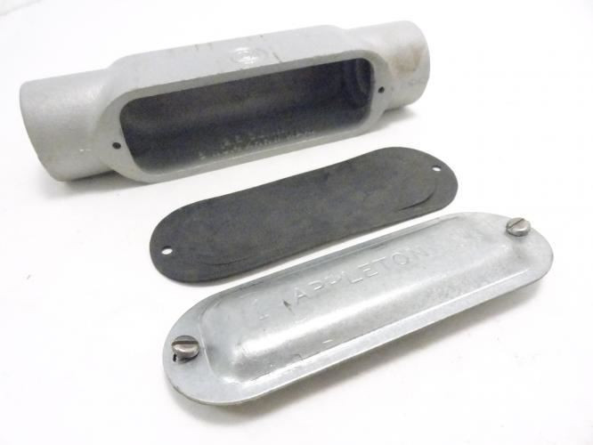 Appleton C100-A; Conduit Body w/Cover; 1" Hub Size