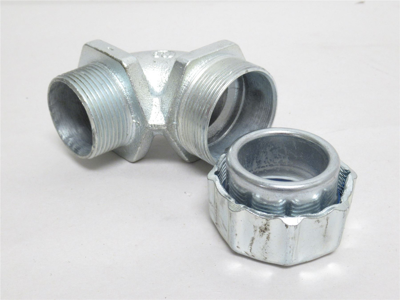 T&B 5255; Liquid Tight Connector Elbow 90Deg; Size: 1-1/4"