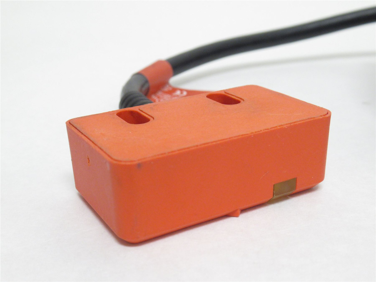 Allen-Bradley 440N-Z21W1PA; Non Contact Switch; 2-NC; 3m Wire