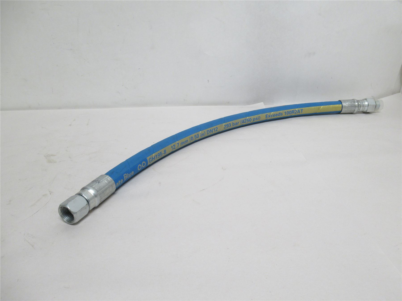 Eaton GH1958J08R0824; Hose; 24" Long; 1/2 BOSS x 1/2 Tube