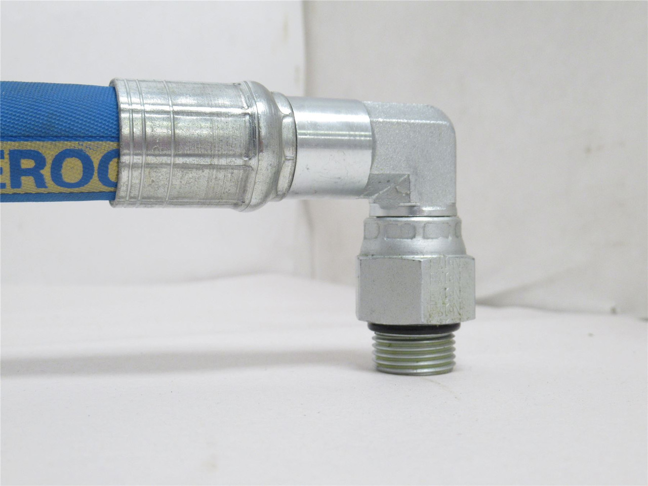 Eaton GH1958J08R6836; Hose; 36" Long; 1/2 90Deg BOSS x 1/2NPT